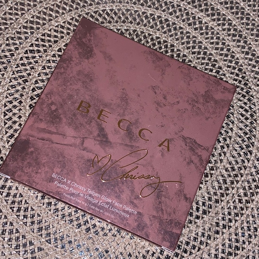 Becca x Chrissy Teigen Glow Face Pallete